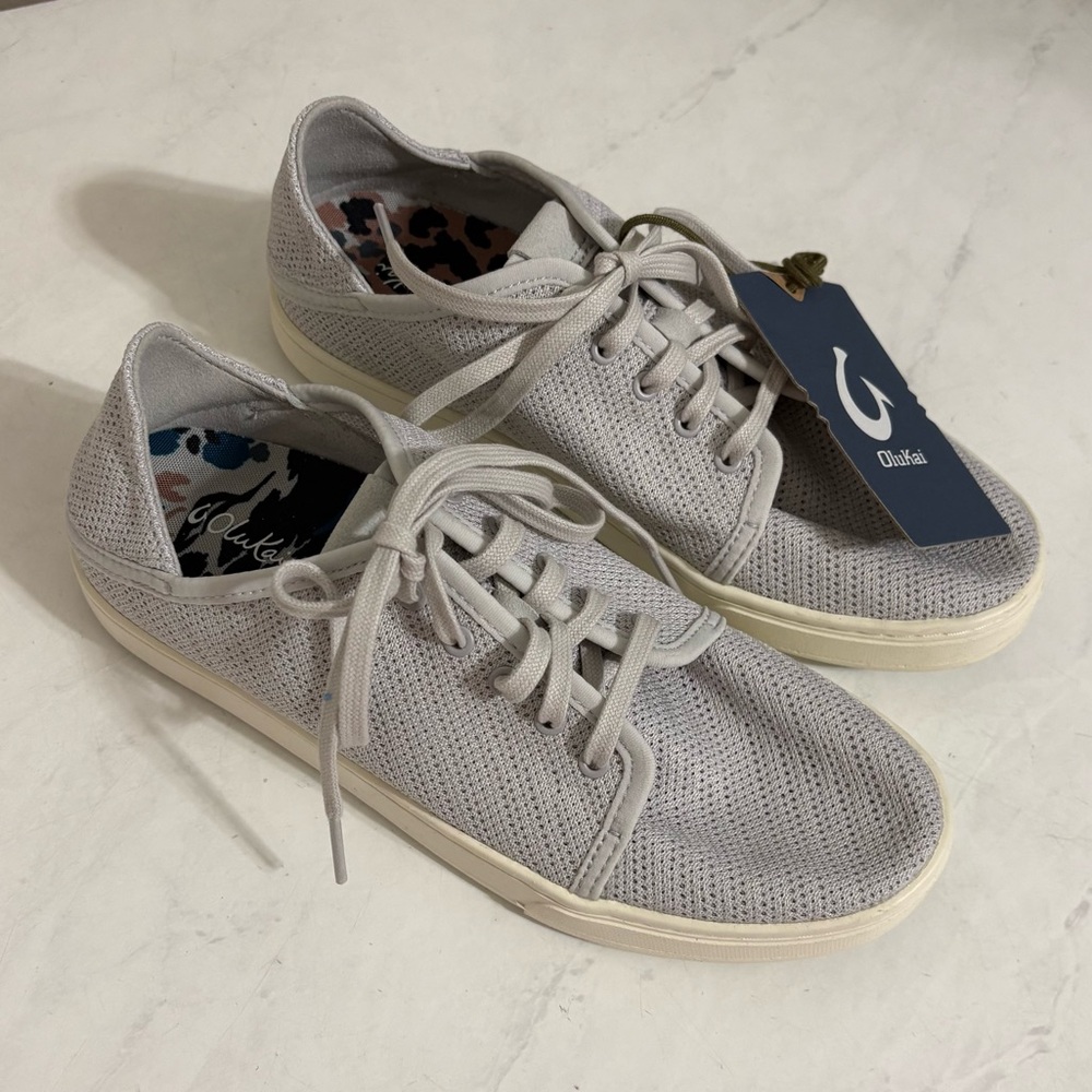 NEW Olukai Women’s 7 Pehuea Li Mist Gray Lace Up Knit Mesh Sneakers Travel